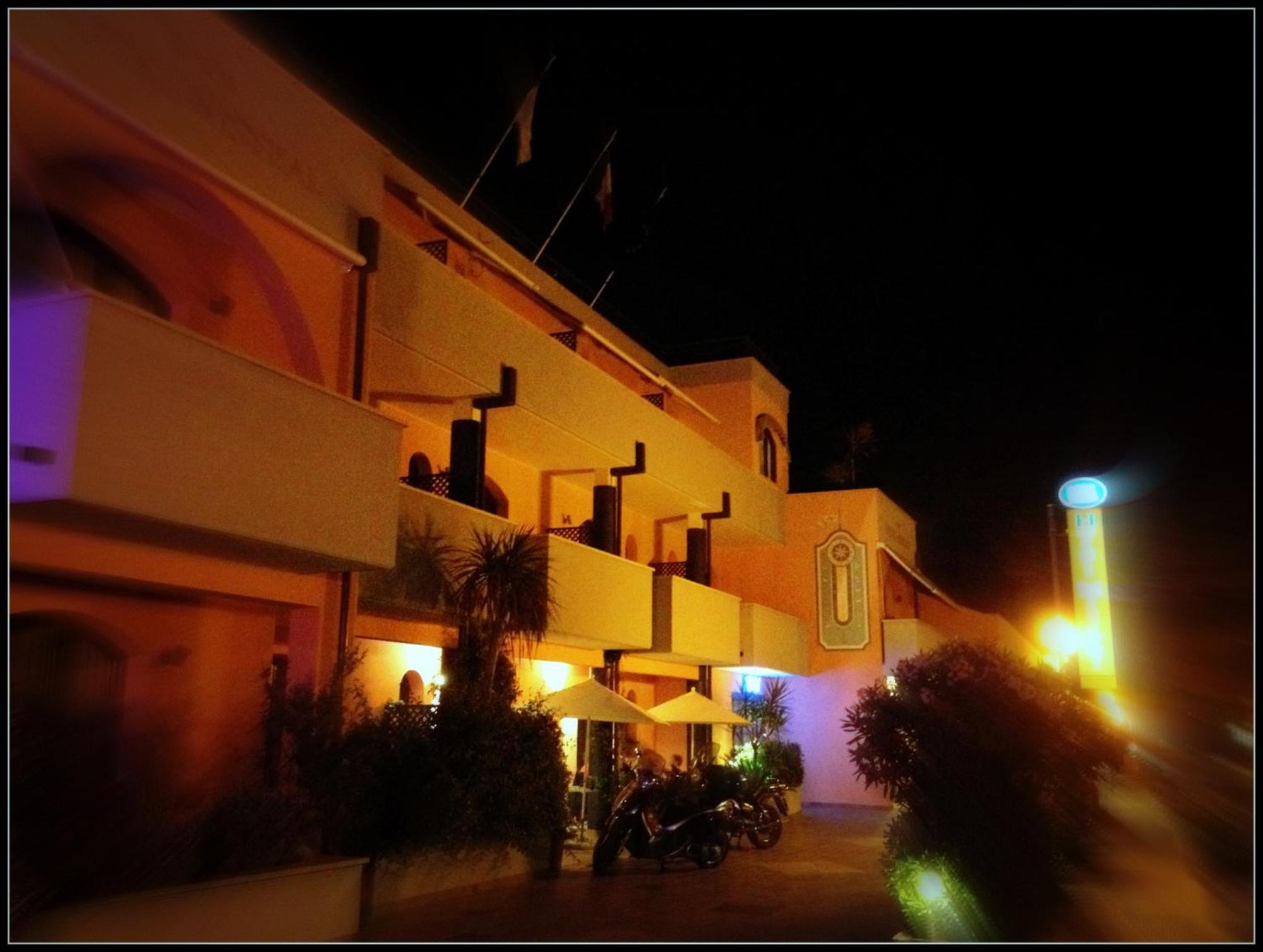 Hotel Mistral مارينا دي كامبو المظهر الخارجي الصورة