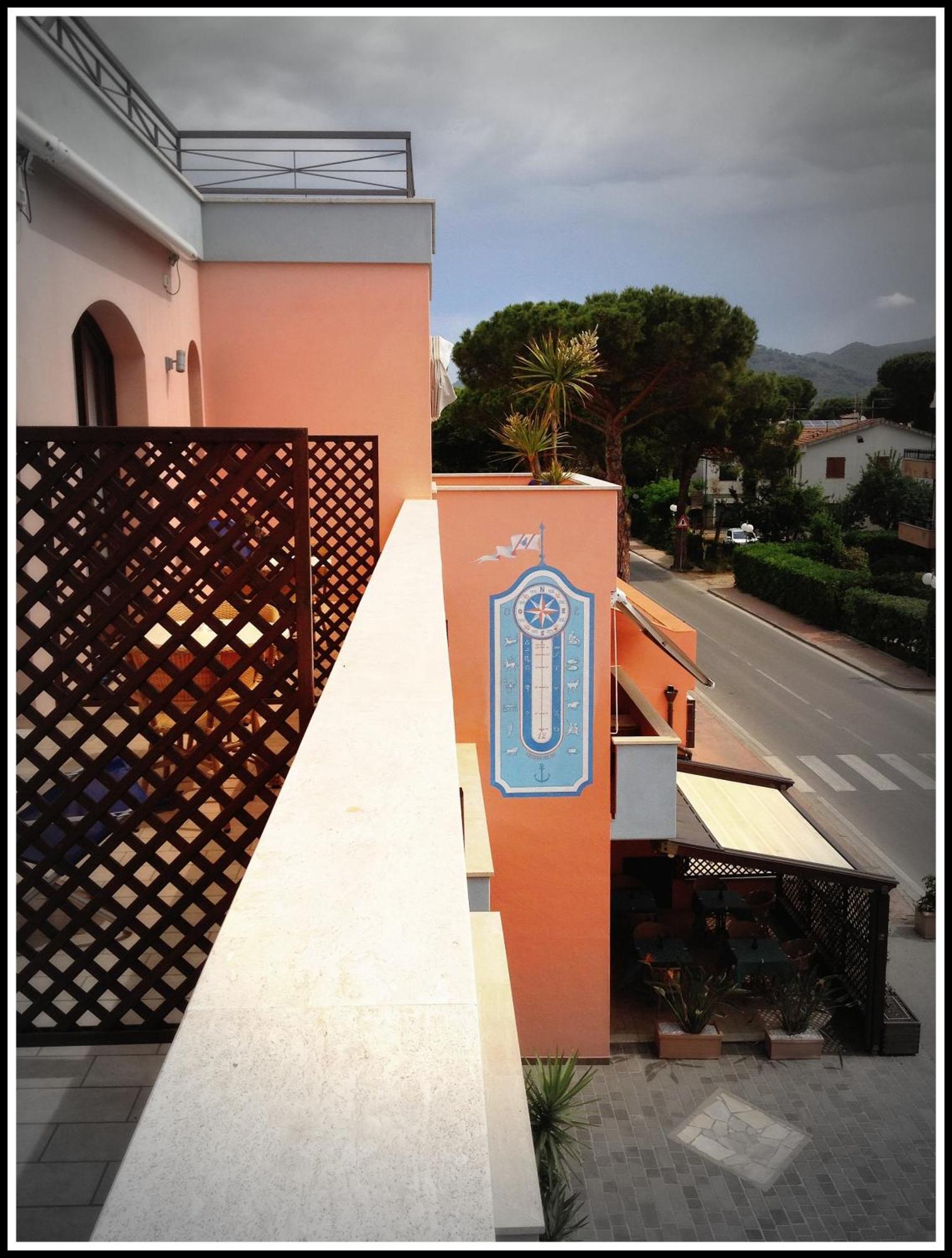 Hotel Mistral مارينا دي كامبو المظهر الخارجي الصورة