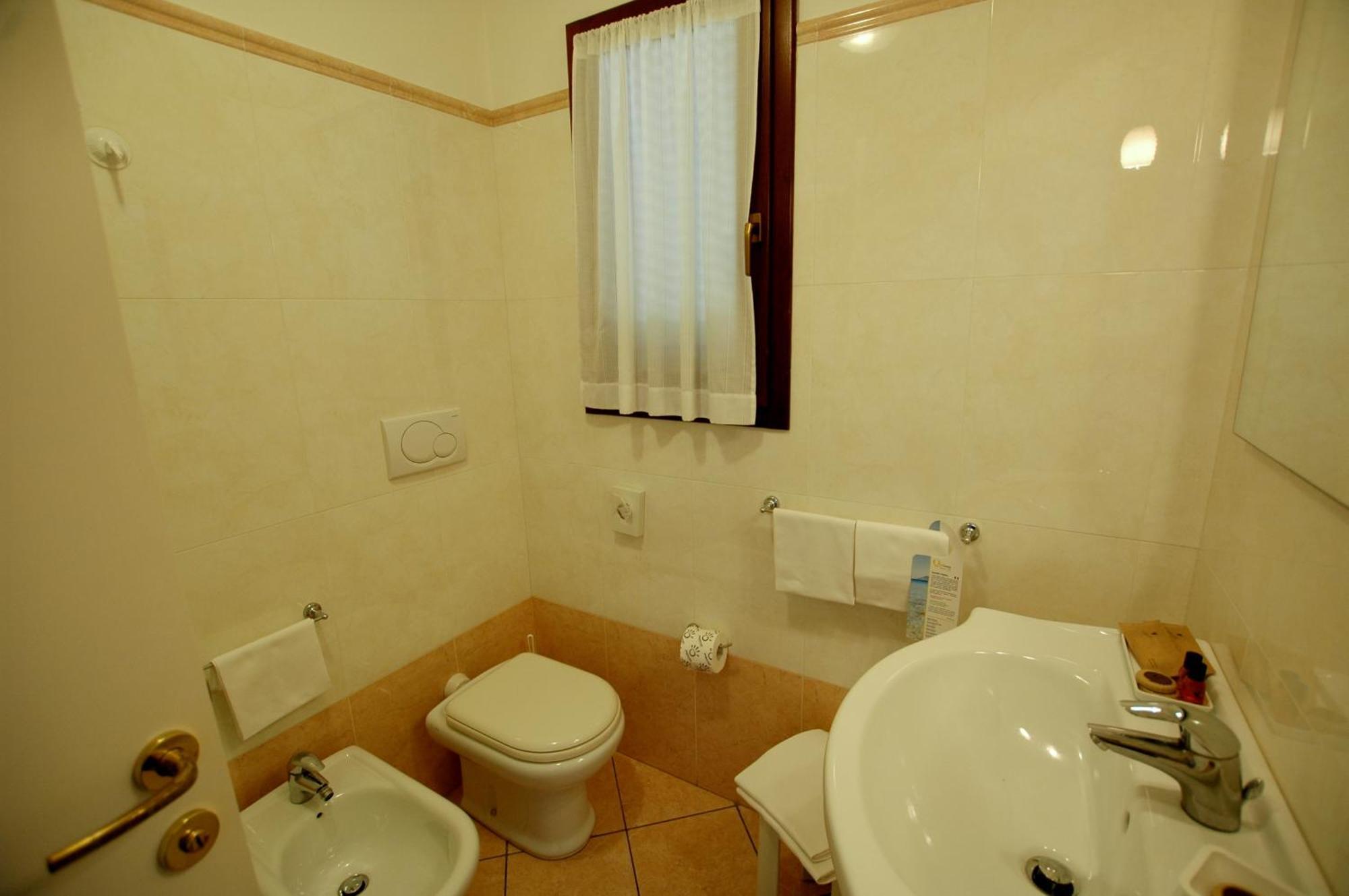 Hotel Mistral مارينا دي كامبو الغرفة الصورة