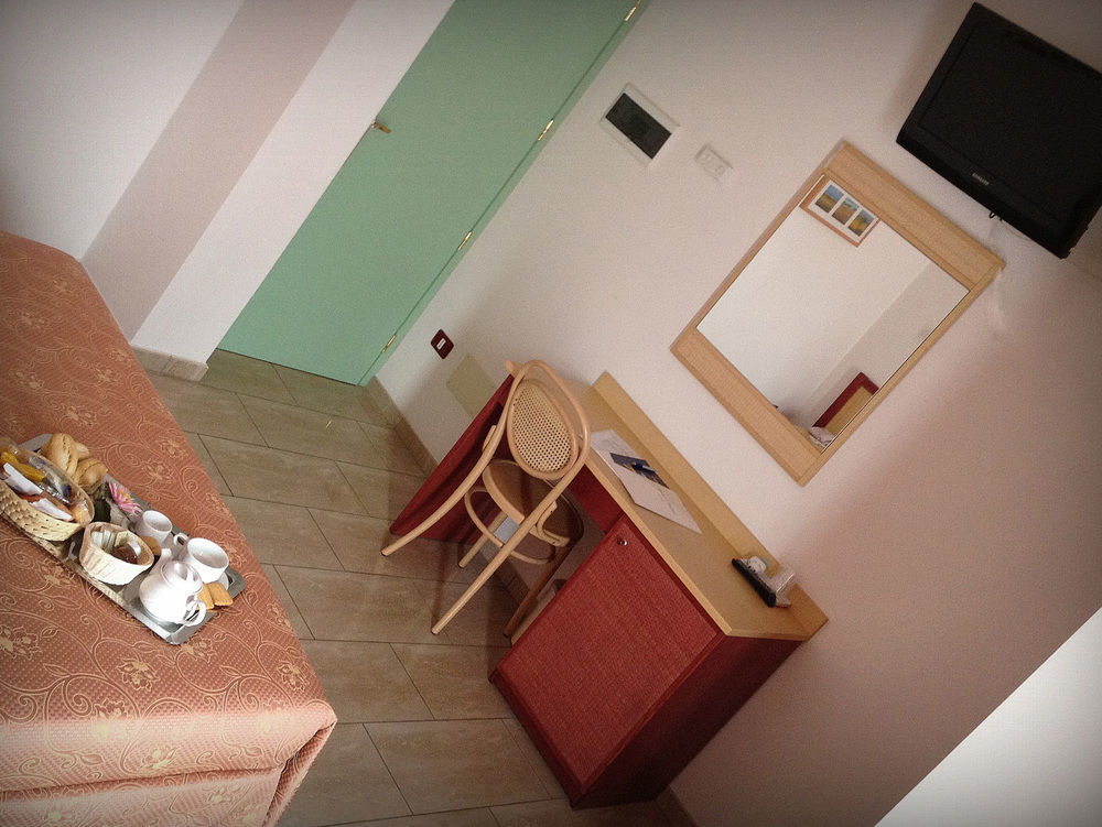Hotel Mistral مارينا دي كامبو المظهر الخارجي الصورة