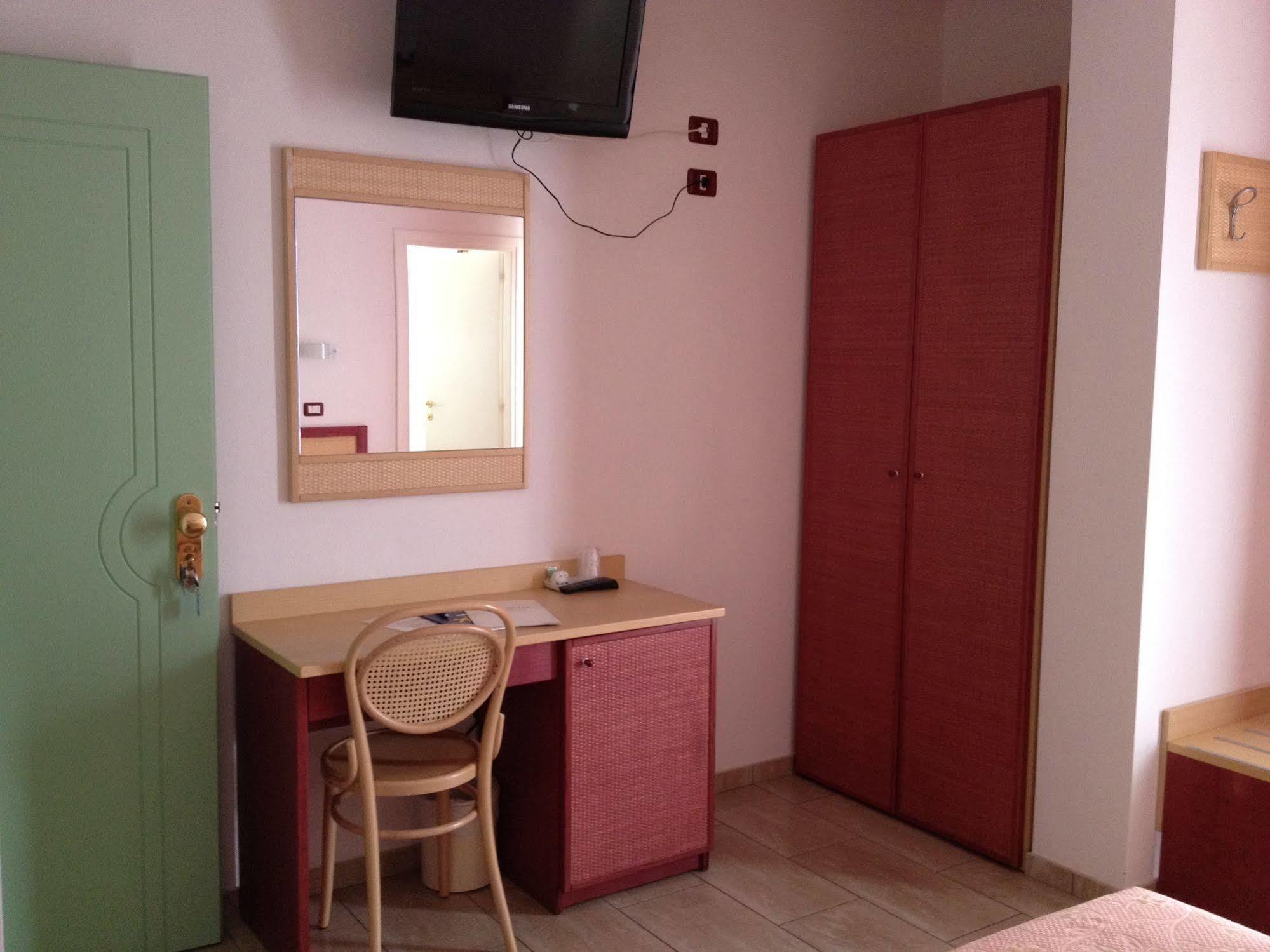 Hotel Mistral مارينا دي كامبو المظهر الخارجي الصورة
