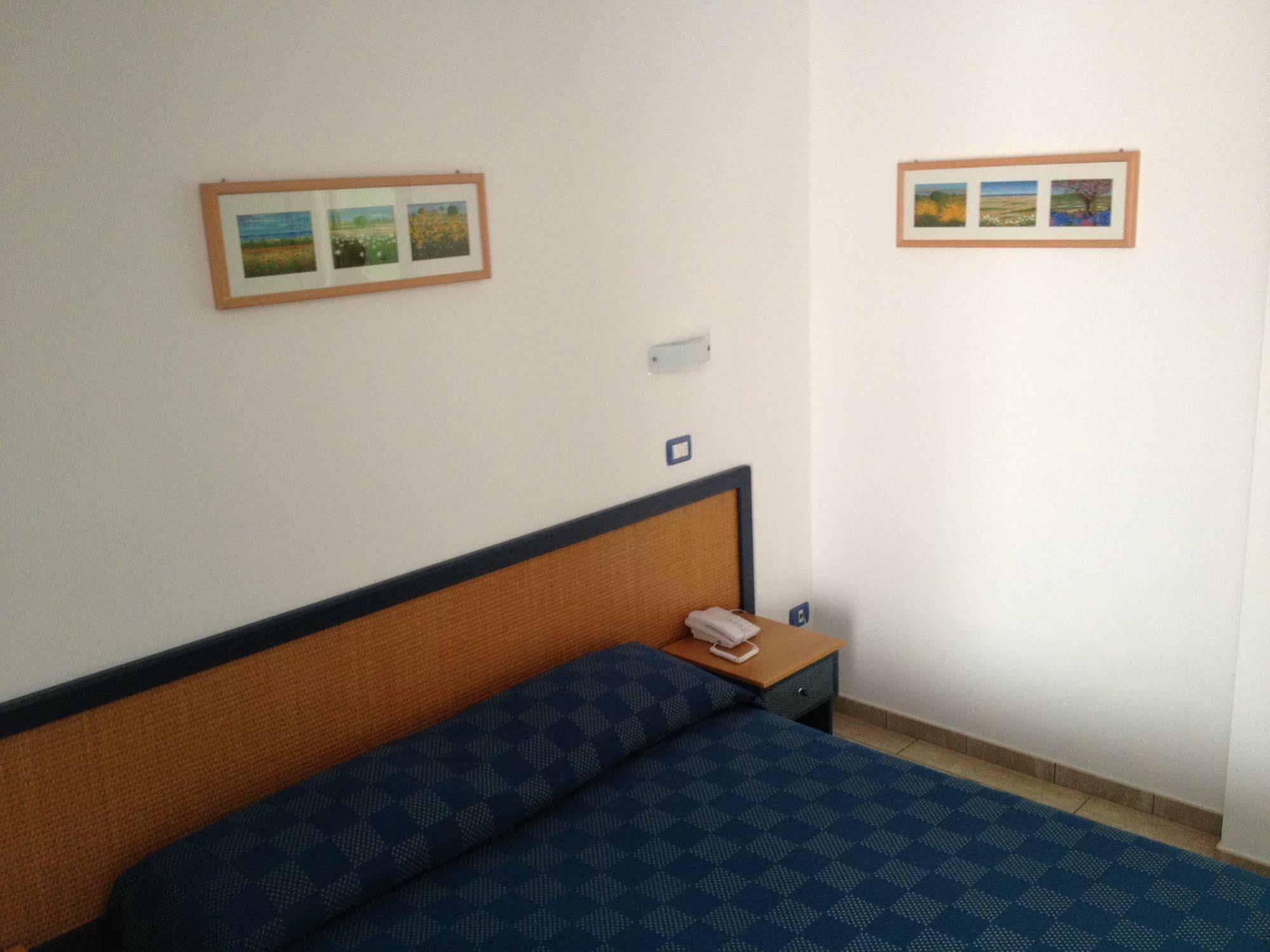 Hotel Mistral مارينا دي كامبو المظهر الخارجي الصورة