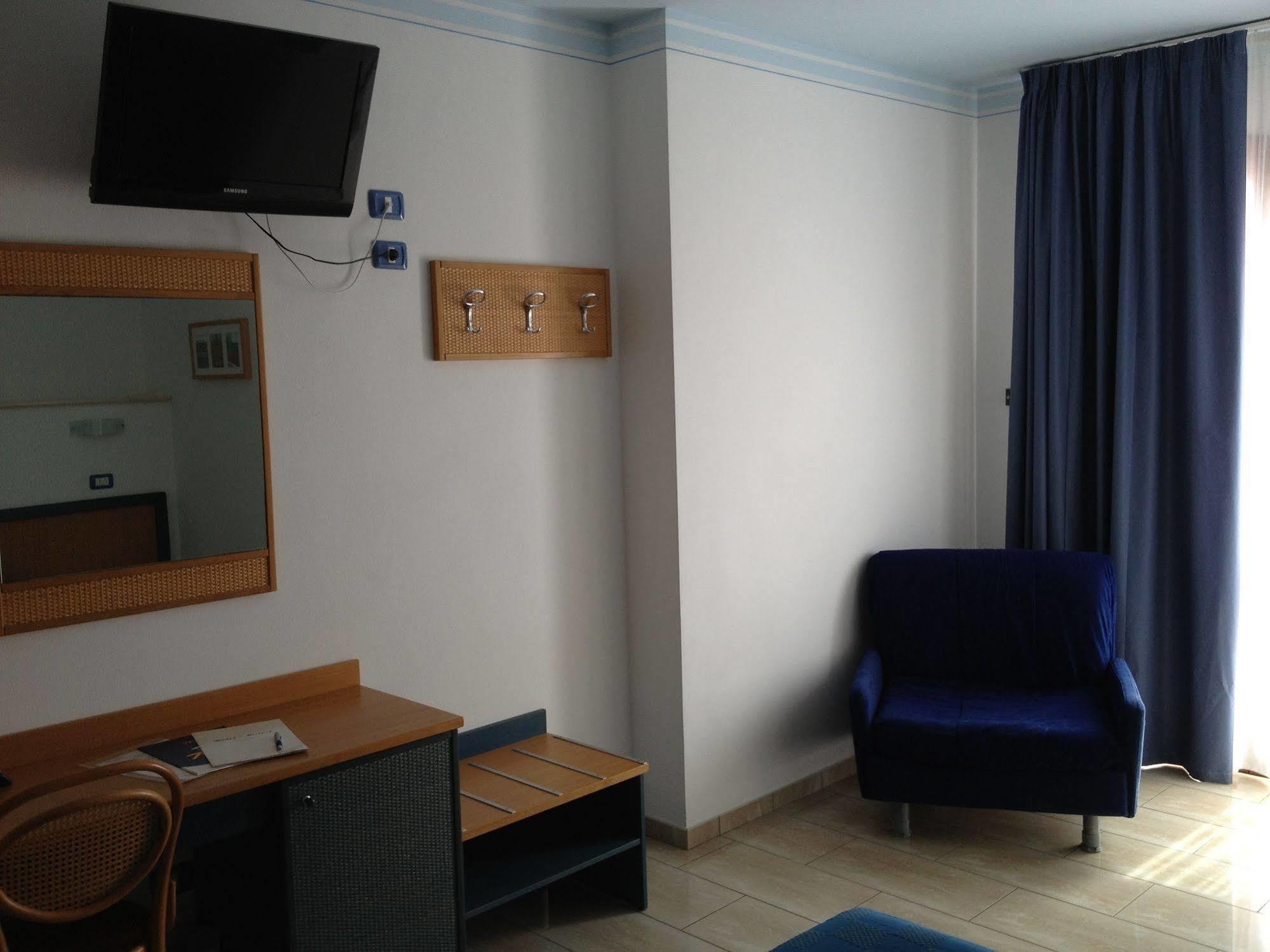 Hotel Mistral مارينا دي كامبو المظهر الخارجي الصورة