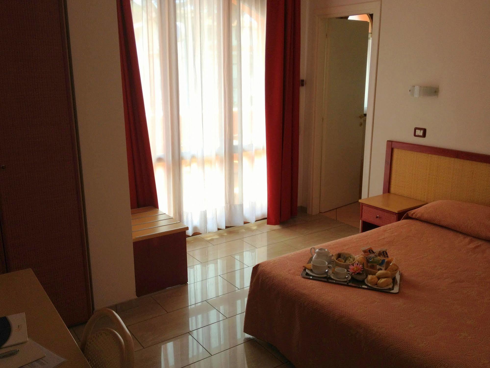 Hotel Mistral مارينا دي كامبو المظهر الخارجي الصورة