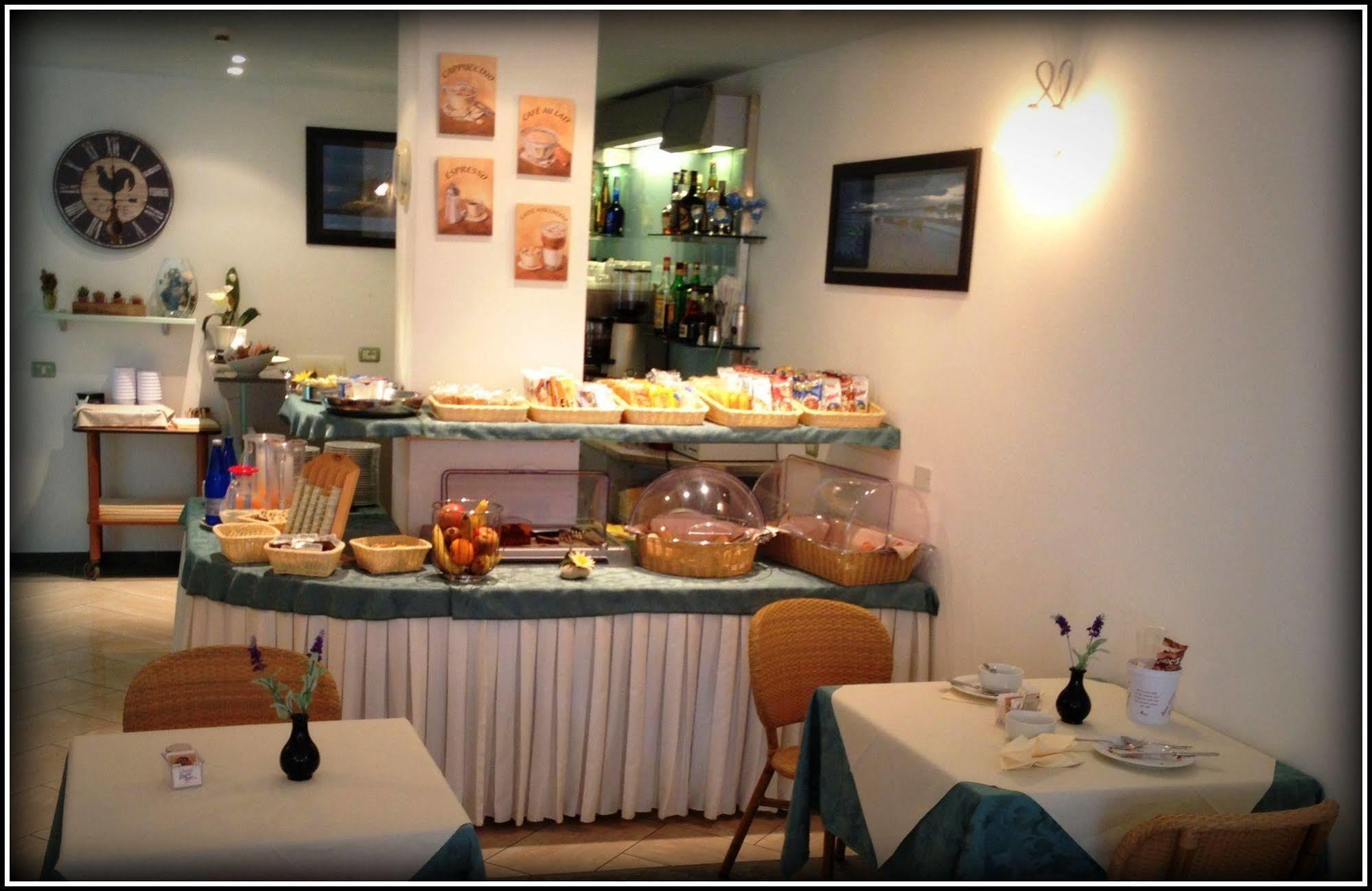 Hotel Mistral مارينا دي كامبو المظهر الخارجي الصورة
