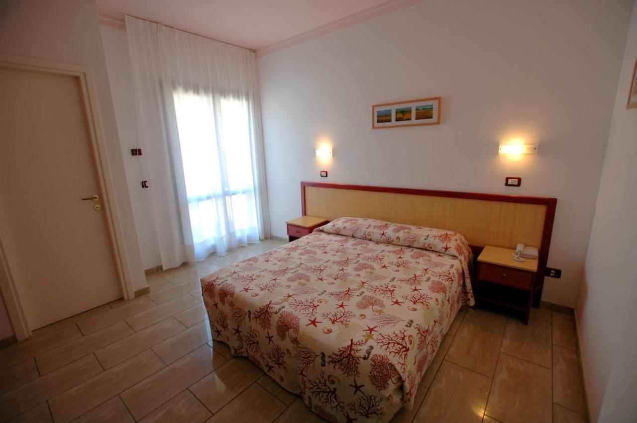 Hotel Mistral مارينا دي كامبو المظهر الخارجي الصورة